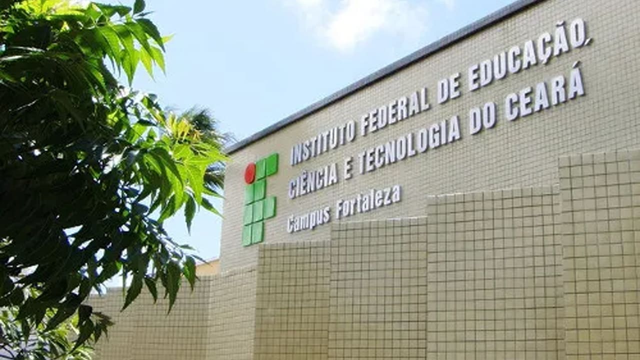 Concurso do IFCE 2026 oferta vagas para Administrador e outros cargos técnico-administrativos